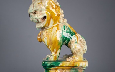 Large Egg and Spinach Foo Lion - Porcelain - China - Qing Dynasty (1644-1911)
