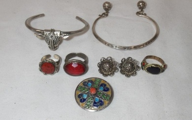 Lot de bijoux ethniques en métal, argent,... - Lot 573 - Enchères Maisons-Laffitte