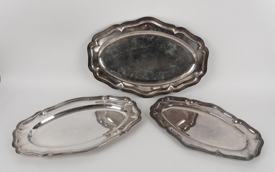Lot de trois plats ovales polylobés en métal... - Lot 273 - Vermot et Associés