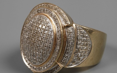 Magnifique bague sertie de diamants Fin du 20e siècle, or blanc et jaune testé 333/1000,...