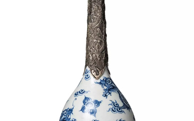 Ⓟ VIETNAM, XIXe siècle Vase en porcelaine "Bleu de Hué"