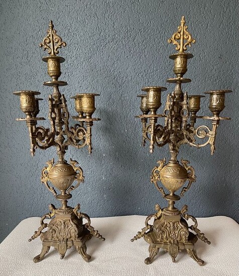 Pair of bronze candlesticks (2)