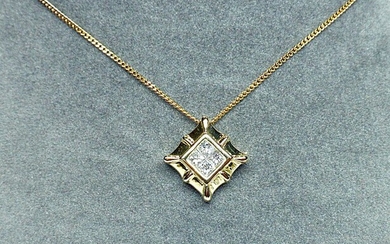 Pendentif or jaune de forme carrée serti de 4 diamants princes pour 0,50 c. env....