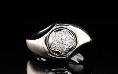 Piaget 0.30ctw VS1-VS2/G-H Diamond 18K Ring
