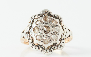 RING, 18k gold, 8 rose cut diamonds in silver mounting, second half of the 19th century, later reworked ring rail.