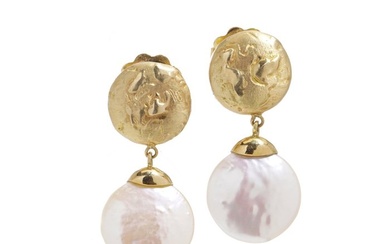 Ring 18kt yellow gold pair of drop earrings with freshwater Coin pearls
