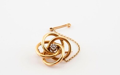 Round brooch in yellow gold (750) featuring several intertwined rings, centred on a small rose-cut diamond in gem-set.