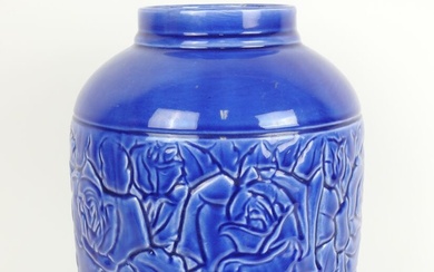 SAINT CLÉMENT. Vase de forme ovoïde en faïence bleue à décor en léger relief de...