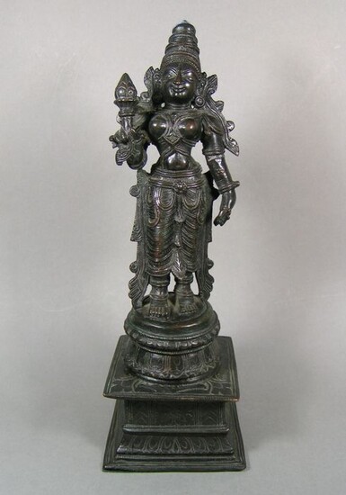 Sculpture - Bronze - A patinated bronze sculpture of the Hindu god Bhudevi in Nayak style - India - Ca 1800