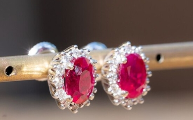 Stud Ruby Diamond Earrings - 14 kt. White gold - Earrings - 2.54 ct Ruby - 0.36ct D-F/VS Diamonds - Lilo Diamonds