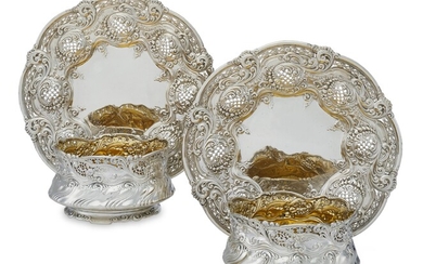 THE CHICAGO WORLD’S COLUMBIAN EXPOSITION: A PAIR OF AMERICAN SILVER BOWLS AND STANDS