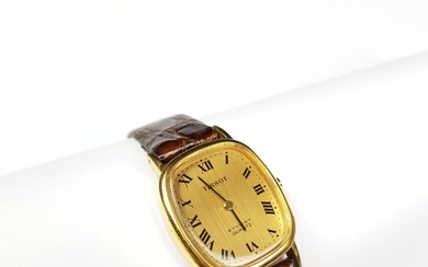 TISSOT Montre bracelet dame en acier et plaqué or, cadran coussin, heures en chiffre romain,...