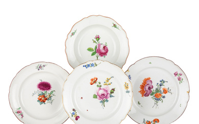 TWELVE MOSCA PORCELAIN PLATES, 18TH-19TH CENTURY; SLIGHTLY WORN, A PLATE WITH FEW MINOR RESTORATIONS (12)