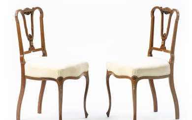 Travail Autrichien circa 1900, paire de chaises à marqueterie de bois et ivoire