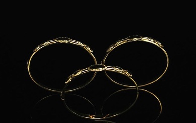 Trois bracelets semi-rigides en or jaune... - Lot 173 - Métayer-Mermoz Maison de Ventes aux Enchères Nevers