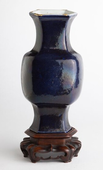 Vase - Porcelain - A Blue Glaze Octagonal Kintsugi Vase And Fitted Wood Stand, Qianlong Mark And Of The Period - China - Qianlong (1736-1795)