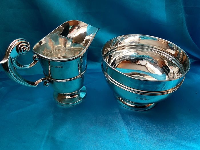 Victorian english plain silver sugar bowl / porringer with milk jug / creamer(2) - .925 silver - Martin, Hall & Co (Richard Martin & Ebenezer Hall) - U.K. - 1909-1910