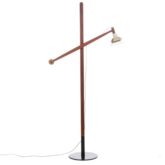 Vilhelm Wohlert: An teak floor lamp with adjustable arm. Black lacquered metal base.