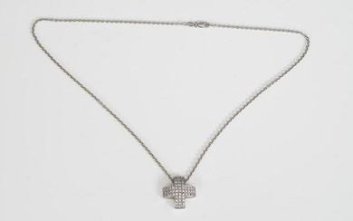 White gold necklace, 18 kt, with white gold (?) pendant in the shape of a cross, set with brilliant