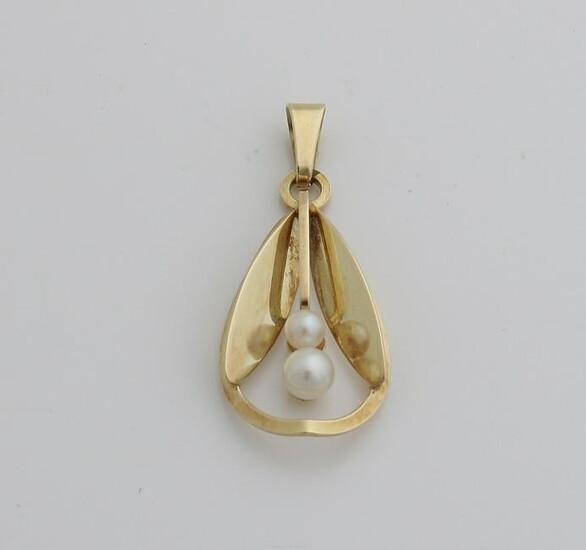 Yellow gold pendant, 585/000, with pearls.&#160