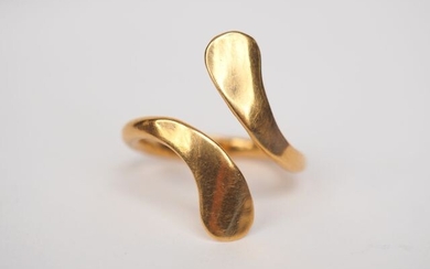 Yellow gold ring of stylized shape.
