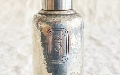 a magnificent perfume bottle- .925 silver - Tiffany & co- North America - Early 20th century