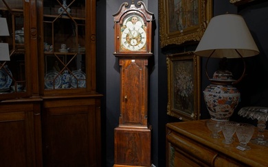 horloge anglaise ancienne avec son boîtier en acajou et avec un beau cadran avec dispositif...