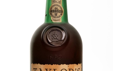 1 bouteille de Taylor's Port 10 ans Old Tanny. Porto, Portugal. Vin. Mis en bouteille...