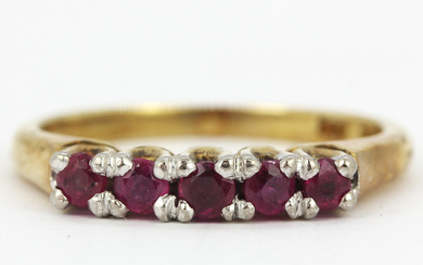 14CT GOLD RUBY RING.