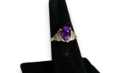 14kt Yellow Gold and Amethyst Stone Ring with Diamond Accent Stones