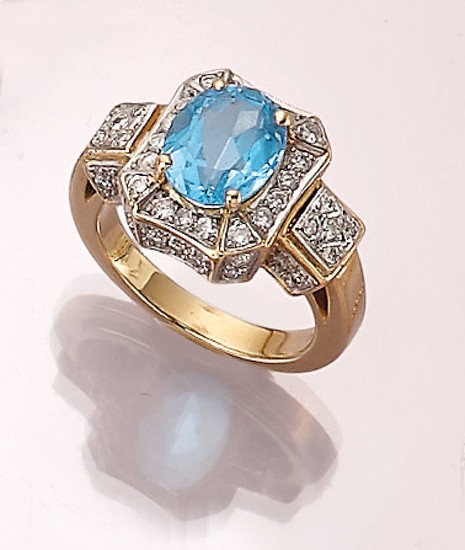 18 kt gold ring with blue topaz...