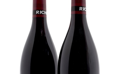 2 bouteilles RICHEBOURG 2003 Grand Cru. Domaine de la Romanée Conti (1 étiquette tachée)