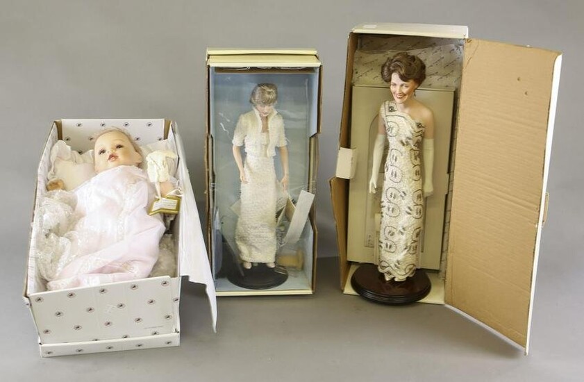 3 Collectable dolls in box.