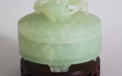 A 20TH CENTURY CHINESE JADE CYLINDRICAL POT AND COVER