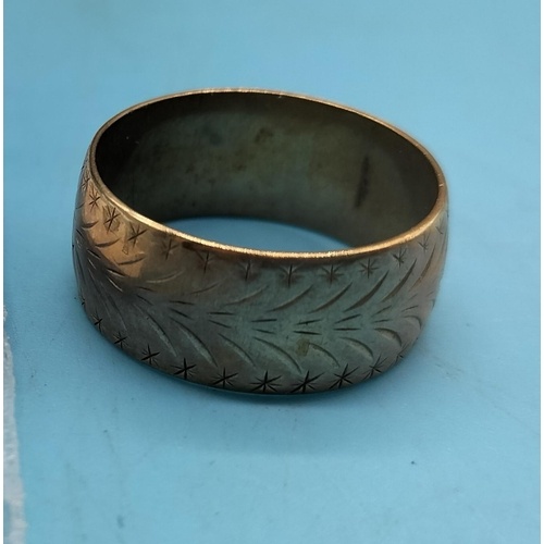 9ct Gold Wedding Band Ring. 5.3 Grams. Size Q.