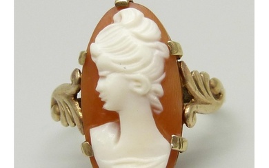 A 9ct gold cameo ring, 2.9g, M/N
