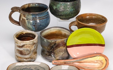 A COLLECTION OF STUDIO POTTERY INCLUDING DON REITZ
