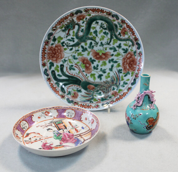 A Chinese famille verte porcelain shallow dish, underglaze seal mark of Jiaqing but later