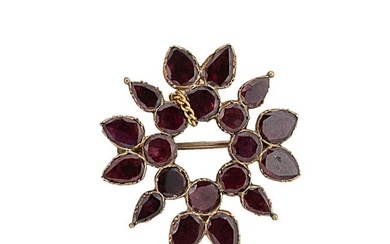 A Georgian garnet brooch