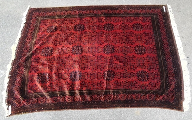 A HANDKNOTTED PERSIAN STYLE WOOL RUG
