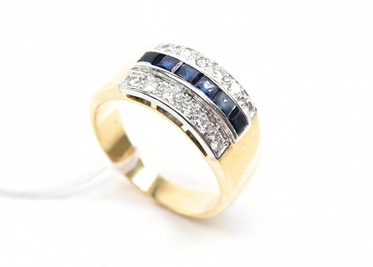 A WIDE SAPPHIRE AND DIAMOND BAND IN IN 18CT TWO TONE GOLD, RING SIZE N½