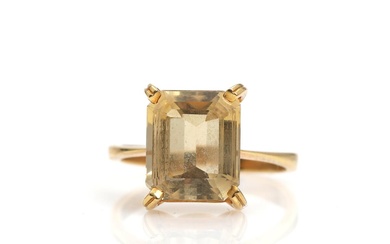 A citrine ring set with faceted citrine (10.9×9.2 mm), mounted in 18k...