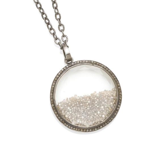 A diamond shake pendant necklace
