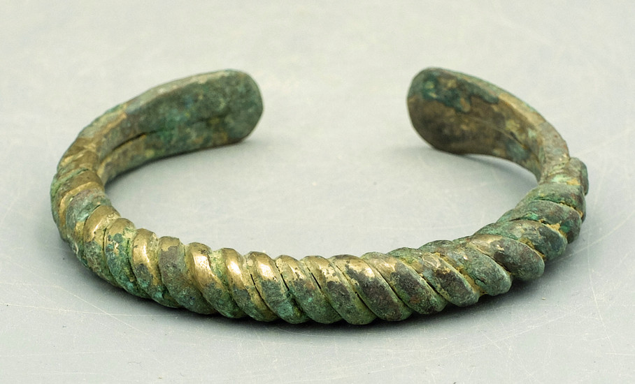 A lovely Near Eastern bronze bracelet