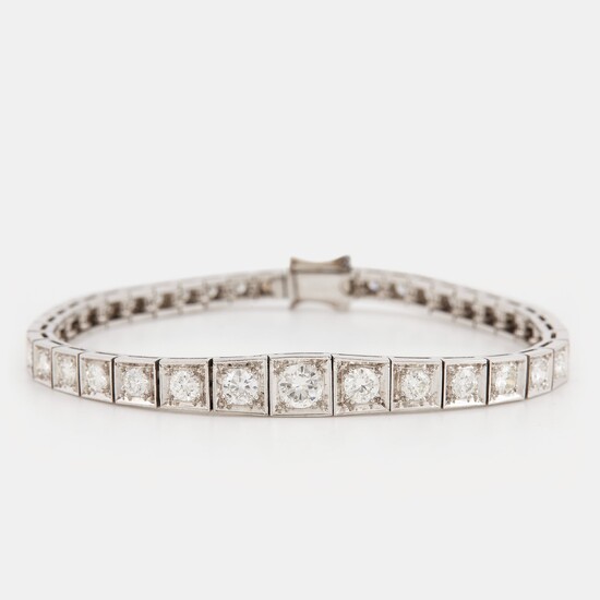 A platinum bracelet set with round brilliant-cut diamonds with a total weight of ca 3.75 cts