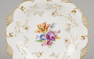 A porcelain dish decorated with flowers and gilded motifs, Meissen, late 20th century.