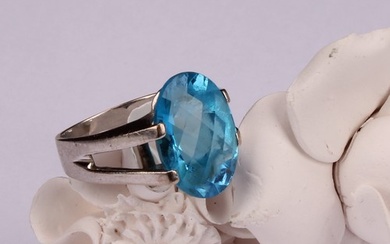 A sky blue topaz and 18ct white gold ring, the single large ...
