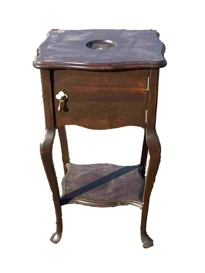 AMERICAN ANTIQUE SIDE TABLE