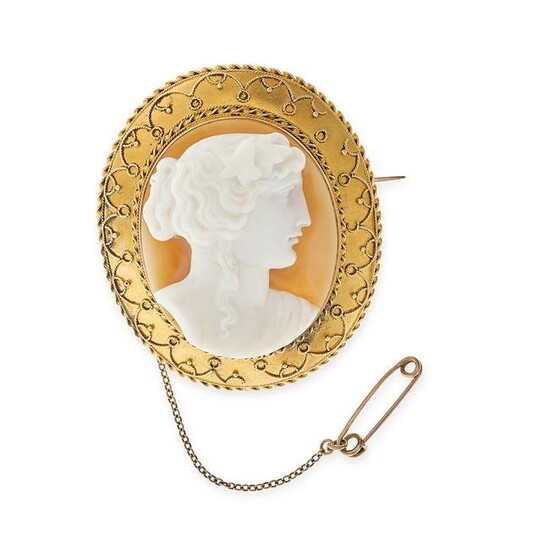 AN ANTIQUE HARDSTONE CAMEO BROOCH in yellow gold, the