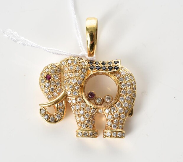 AN ELEPHANT PENDANT PAVÉ SET WITH DIAMONDS AND COMPRISING FLOATING RUBY AND DIAMOND, IN 18CT GOLD, LENGTH 37MM, 14.5GMS